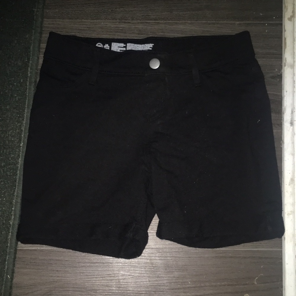 Black stretchy Jean shorts leggings size 10/12 in girls shorts